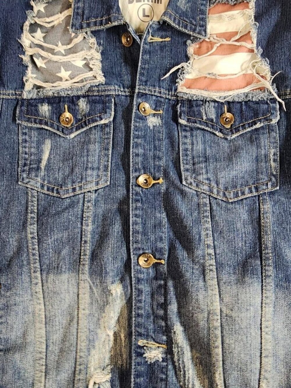 Distressed denim jacket with star patches #denimjacket #patchwork